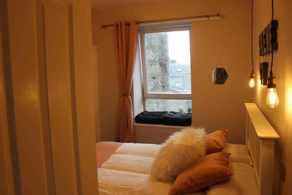 Executive Top Floor 1 Bedroom Apartment Aberdeen Exterior photo